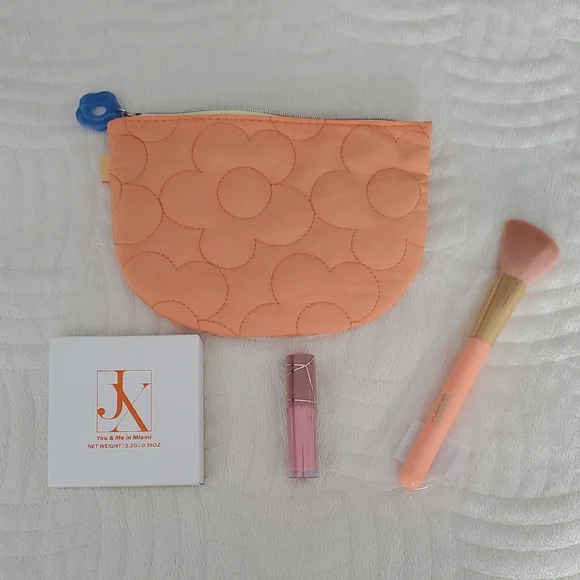 Make-up Bundle - Picture 2 of 11